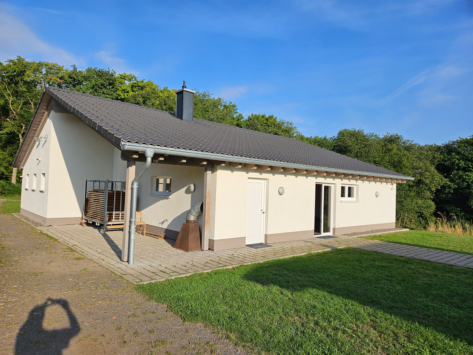 Mobiliar – Tische und Stühle